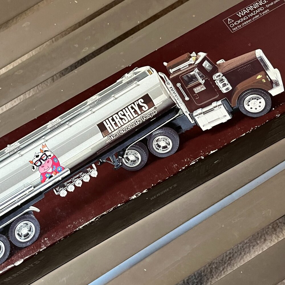 Hershey's Toy Truck Coinbank with Lights‎ and Sounds (in Original Box)